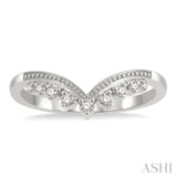 1/10 Ctw Chevron Round Cut Diamond Highlighted Wedding Ring in 14K White Gold