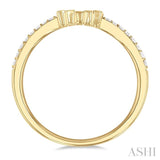 1/4 Ctw Baguette Cut Chevron Centerpiece Round Cut Diamond Wedding Band in 14K Yellow Gold